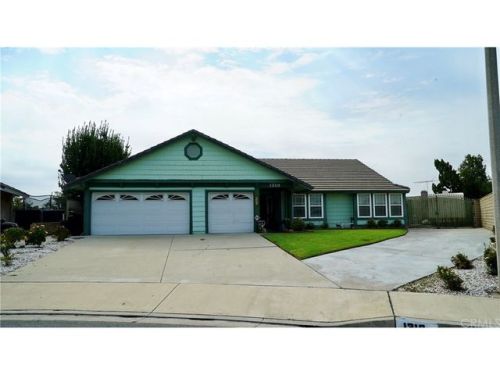 1319 Madrona St, Rialto, CA 92376-3922