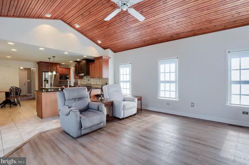 1809 Krystle Dr, Lancaster PA  17602-4143 exterior