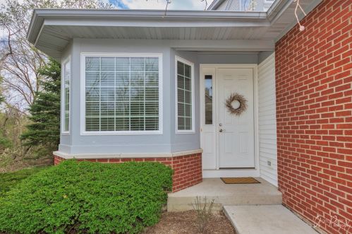 6446 Cunningham Ct, Gurnee, IL 60031-4299