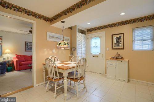 185 Valleybrook Dr, Lancaster PA  17601-4620 exterior