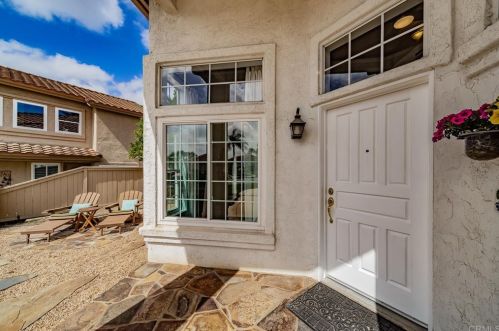 1883 Timber Trl, Vista, CA 92081-7327