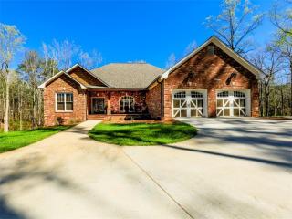 165 Stacy Ct, Holly Springs, GA 30115-4640