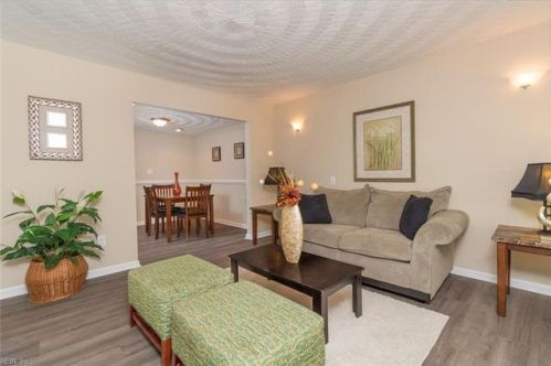 6052 Foresttown Dr, Norfolk, VA 23502-4720