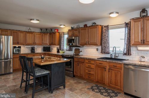 11 Carriage Ln, Ephrata, PA 17522-8813