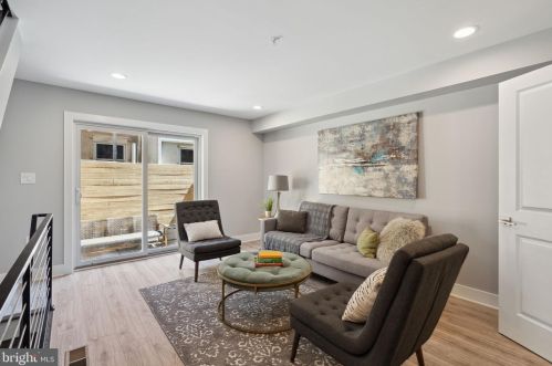 545 12th St, Philadelphia, PA 19147-1136