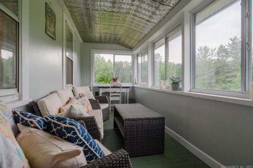 48 Riverside Rd, Sandy Hook CT  06482-1213 exterior