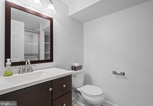 5637 Fort Corloran Dr, Springfield VA  22015-2114 exterior