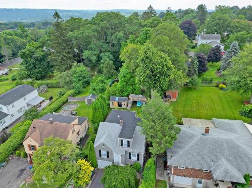 33 Malmalick Ave, Waterbury, CT 06708-4007