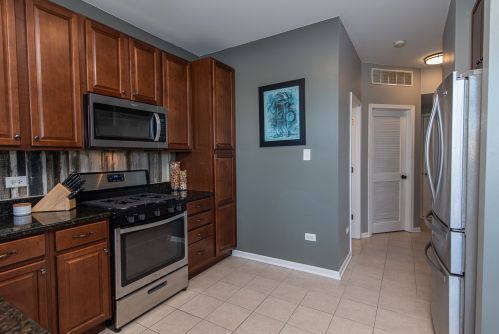 1428 White Pne Ln, Lemont IL  60490-3182 exterior