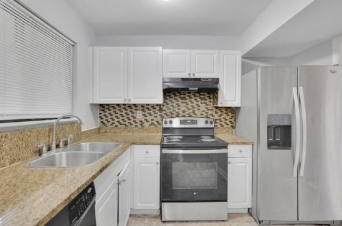 2560 Bradford Sq, Atlanta GA  30345-1339 exterior