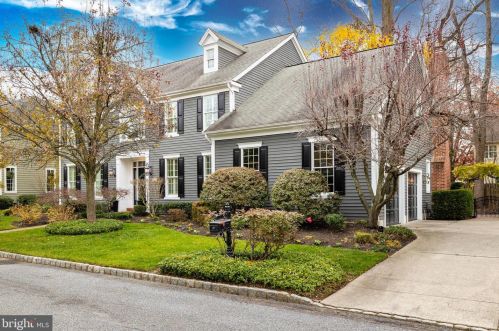 3 Kings Ln, Tavistock, NJ 08033-1230