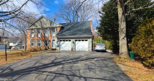 5484 Signal House Ct, Springfield, VA 22015-2165