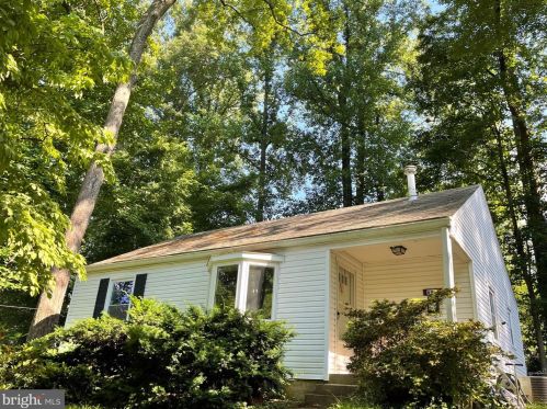 6937 Custis Pkwy, Falls Church, VA 22042-2049