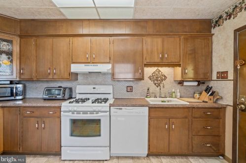 6729 Jackson St, Philadelphia PA  19135-2210 exterior