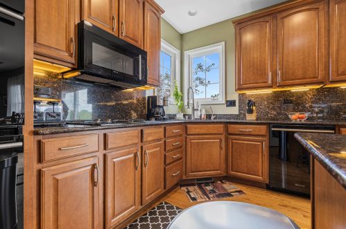 816 Mark Ln, Pingree Grove IL  60140-8278 exterior