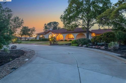 5658 Sunset Creek Ct, Pleasanton, CA 94566-3803