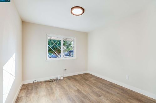 5209 Jomar Dr, Concord CA  94521-2341 exterior