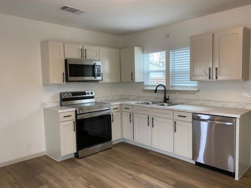 829 Springbrook Dr, Fort Worth TX  76107-1069 exterior