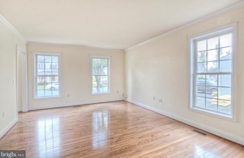 84 Walnut Farms Pkwy, Fredericksburg, VA 22405-2147