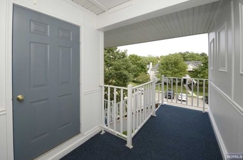 1147 Sycamore Ln, Mahwah, NJ 07430-2354