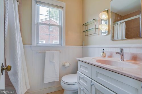 106 Lynnmoor Dr, Silver Spring MD 20901-1516 exterior