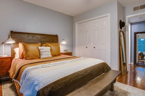 1132 Hampton Rd, Dallas TX 75208-3107 exterior