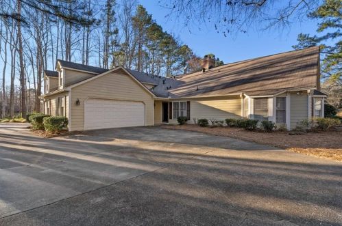 147 Great Oaks Ln, Roswell, GA 30075-2954
