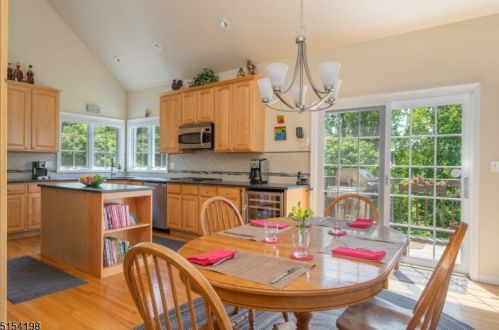 33 Roc Etam Rd, Dover NJ  07869-2427 exterior