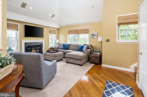 527 Brickhouse Rd, Princeton NJ  08540-7363 exterior