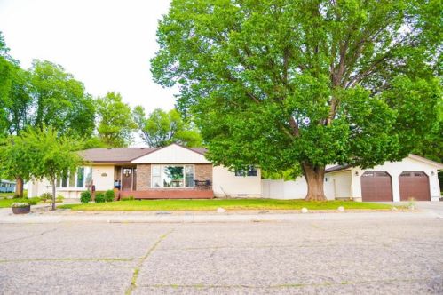 318 Seneca St, Francis, SD 57501-2132