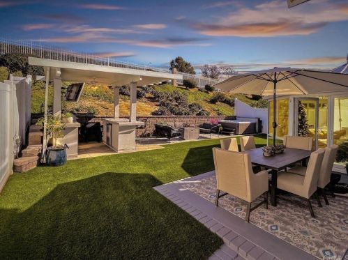 6952 Sandcastle Dr, Carlsbad, CA 92011-3732