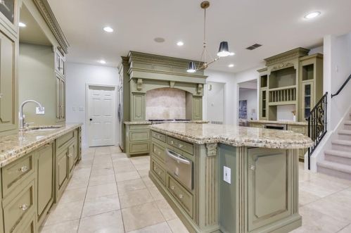 3001 Chatelaine Dr, Austin TX  78746-6895 exterior