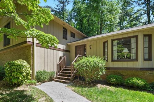 428 Raven Springs Ct, Stone Mountain, GA 30087-4826