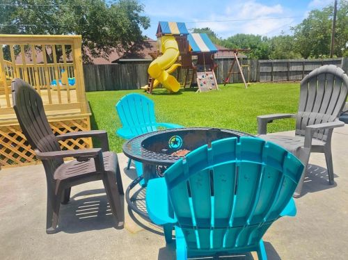 49 Colony Sq, Angleton TX 77515-3644 exterior