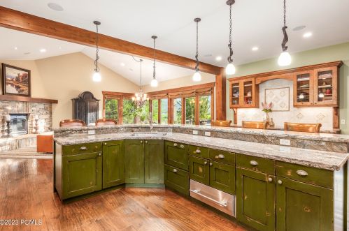 5872 Mtn Rnch Dr, Park City UT 84098-6177 exterior