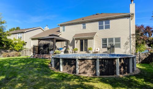 890 Somerset Dr, Carol Stream IL  60188-6078 exterior