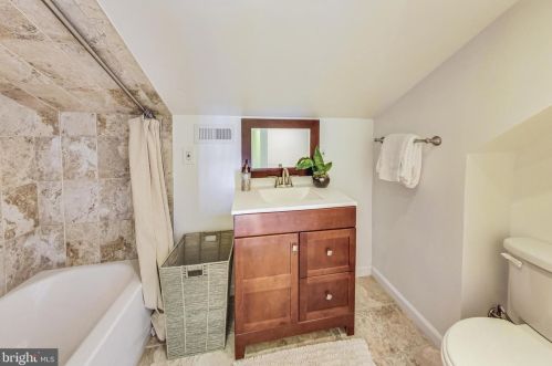 903 Robin Rd, Silver Spring MD  20901-1872 exterior