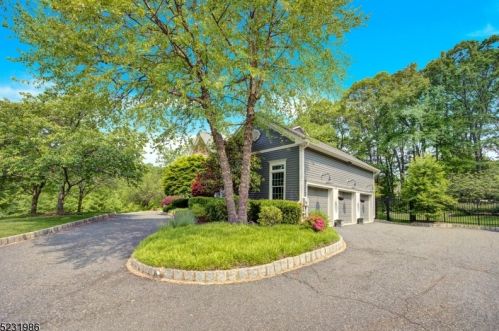 2 Sherwood Ct, Dover NJ  07869-2624 exterior