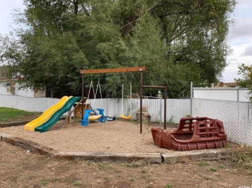 381 Glenbrook Dr, Vernal, UT 84078-3601