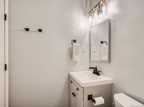 7640 Phillips Cir, Englewood CO 80112-3254 exterior