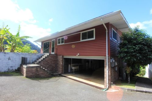 3086 Kaohinani Dr, Honolulu HI  96817-1040 exterior