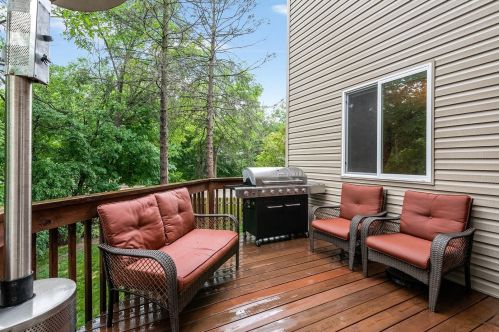 1331 Holly Ln, Bannockburn IL  60015-2852 exterior