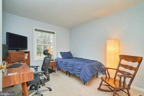 6740 Sunset Woods Ct, Springfield VA  22015-4241 exterior