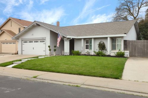 9020 Lismore Dr, Elk Grove, CA 95624-2661