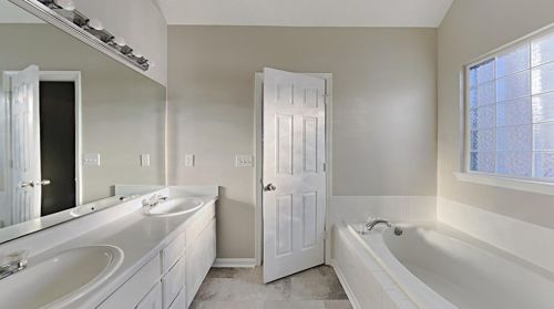 5920 Colonnade Dr, Rex GA 30273-5014 exterior