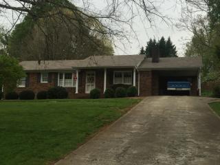 4706 Cale Ct, Walkertown, NC 27051-9516