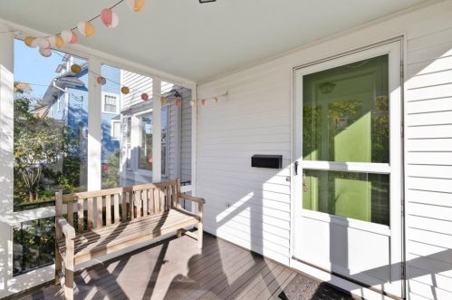 22 Woodbury St, Providence, RI 02906-3510