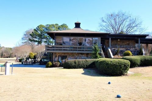 71 Montre Sq, Atlanta GA  30327-4044 exterior