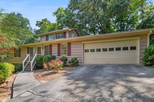 944 Hazel Ct, Lilburn, GA 30047-2038
