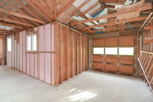4 Clark Pl, Quaker Hill CT  06375-1204 exterior